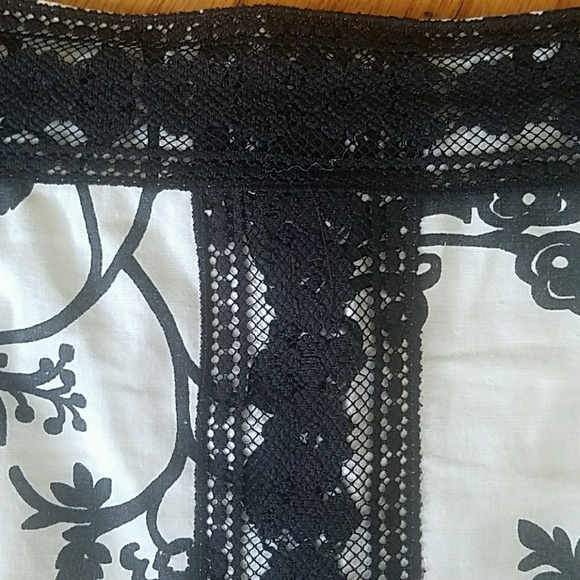 Floral and Lace skirt - Picture 2 of 2